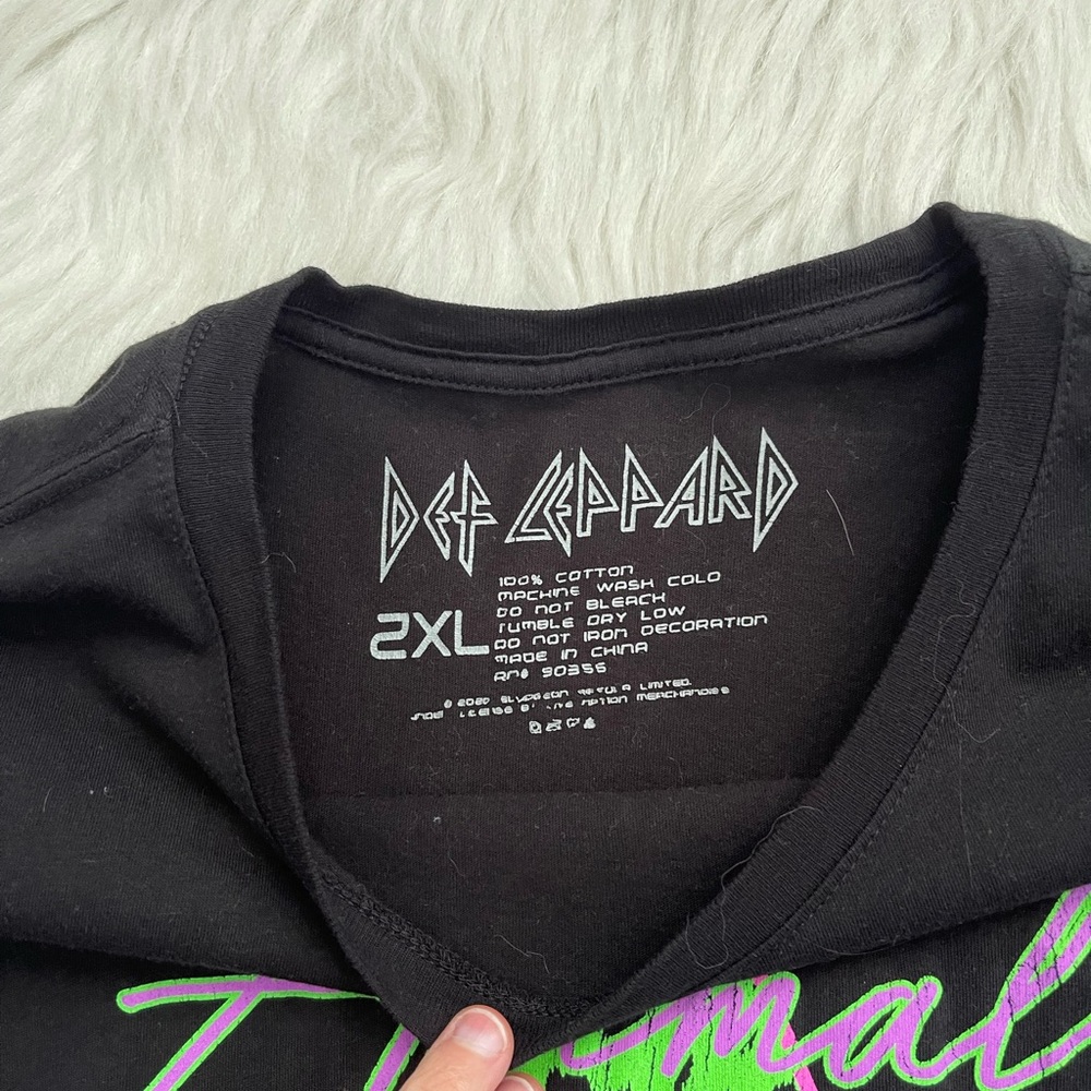 Def Leppard Crop Top Animal Print Graphic Shirt Women Size 2XL Black Pink - Picture 7 of 9